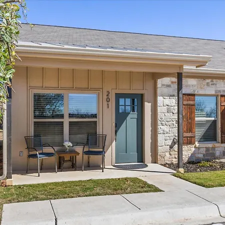 Villa Hill Country Hideout In Fbgtx